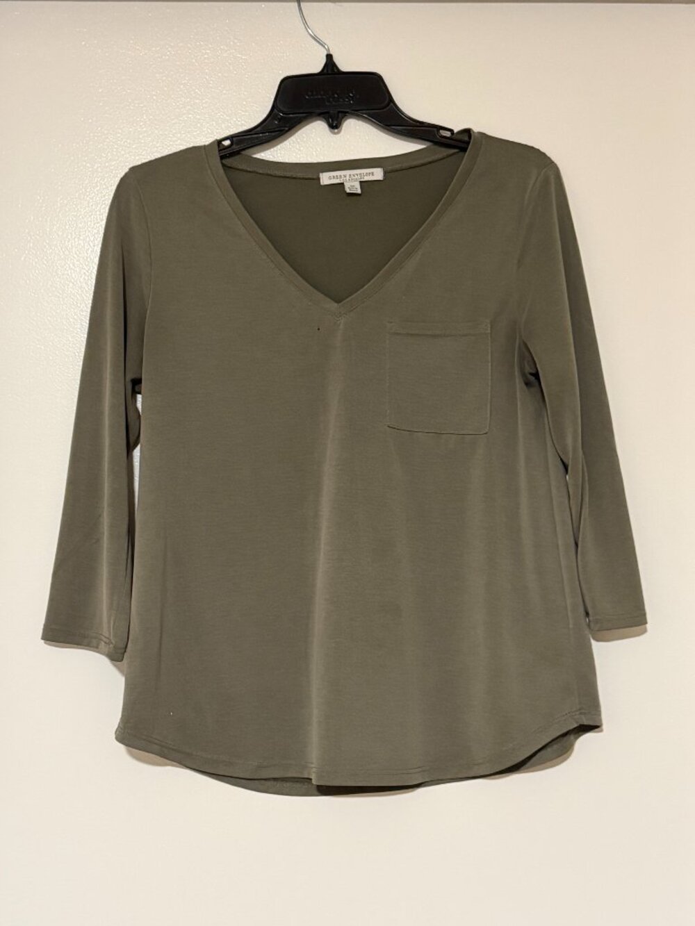 Green Envelope Los Angeles 3/4 sleeve shirt (XS)
